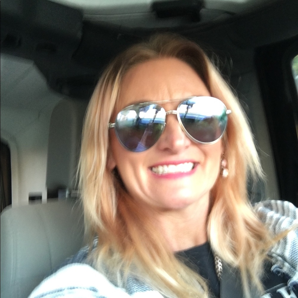 Meet your Posher, Stephanie